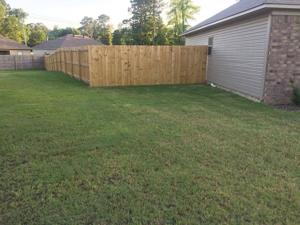 Gallery Images : 3M Custom Fence.